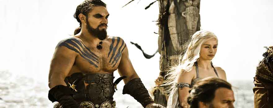 Emilia Clarke sobre sexo con Momoa: «Era enorme y rosa»