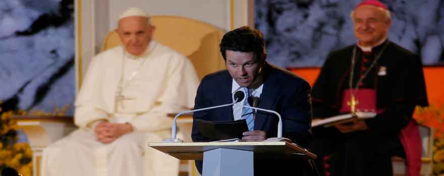 Mark Wahlberg pide perdón a Francisco por Ted