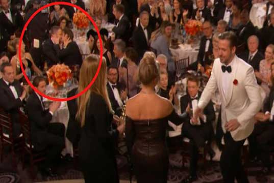 El beso de Ryan Reynolds y Andrew Garfield